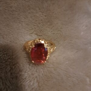 Elegant Gold Ring with Red Gemstone